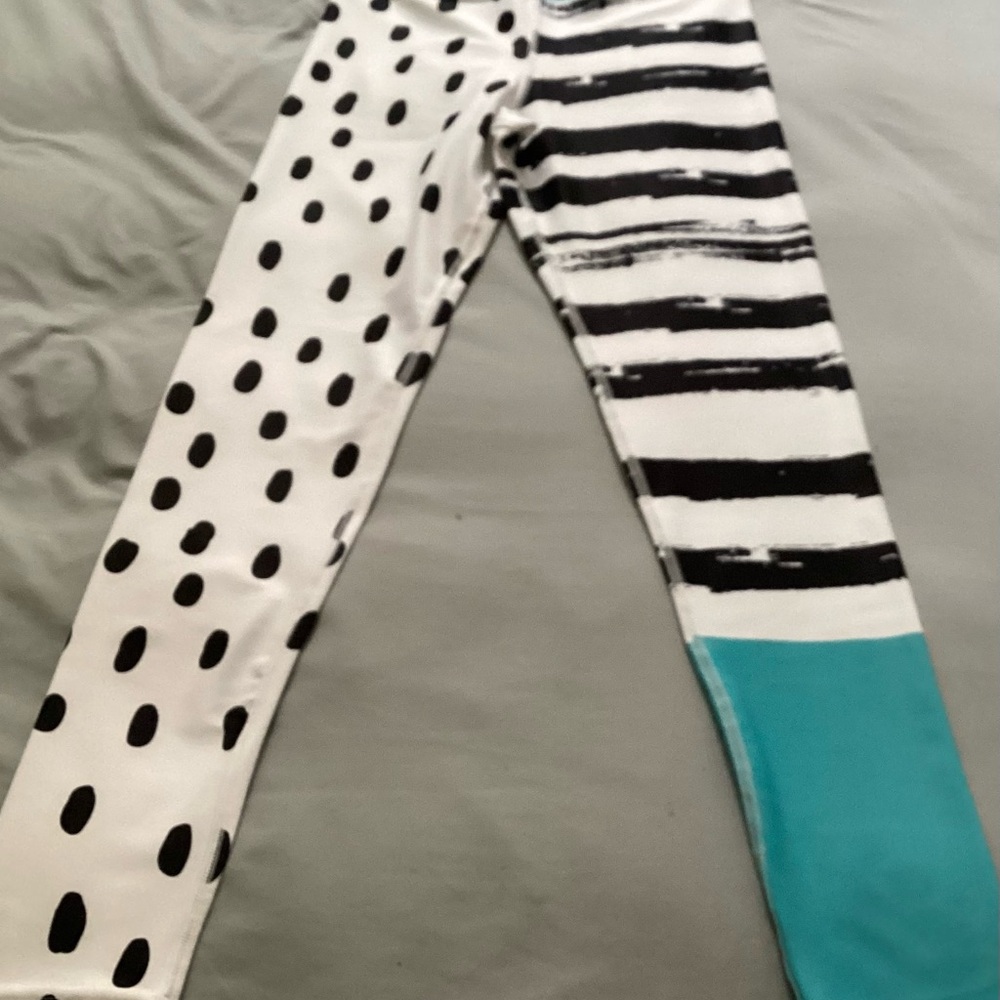 Chic Black, White, and Teal Women's Leggings